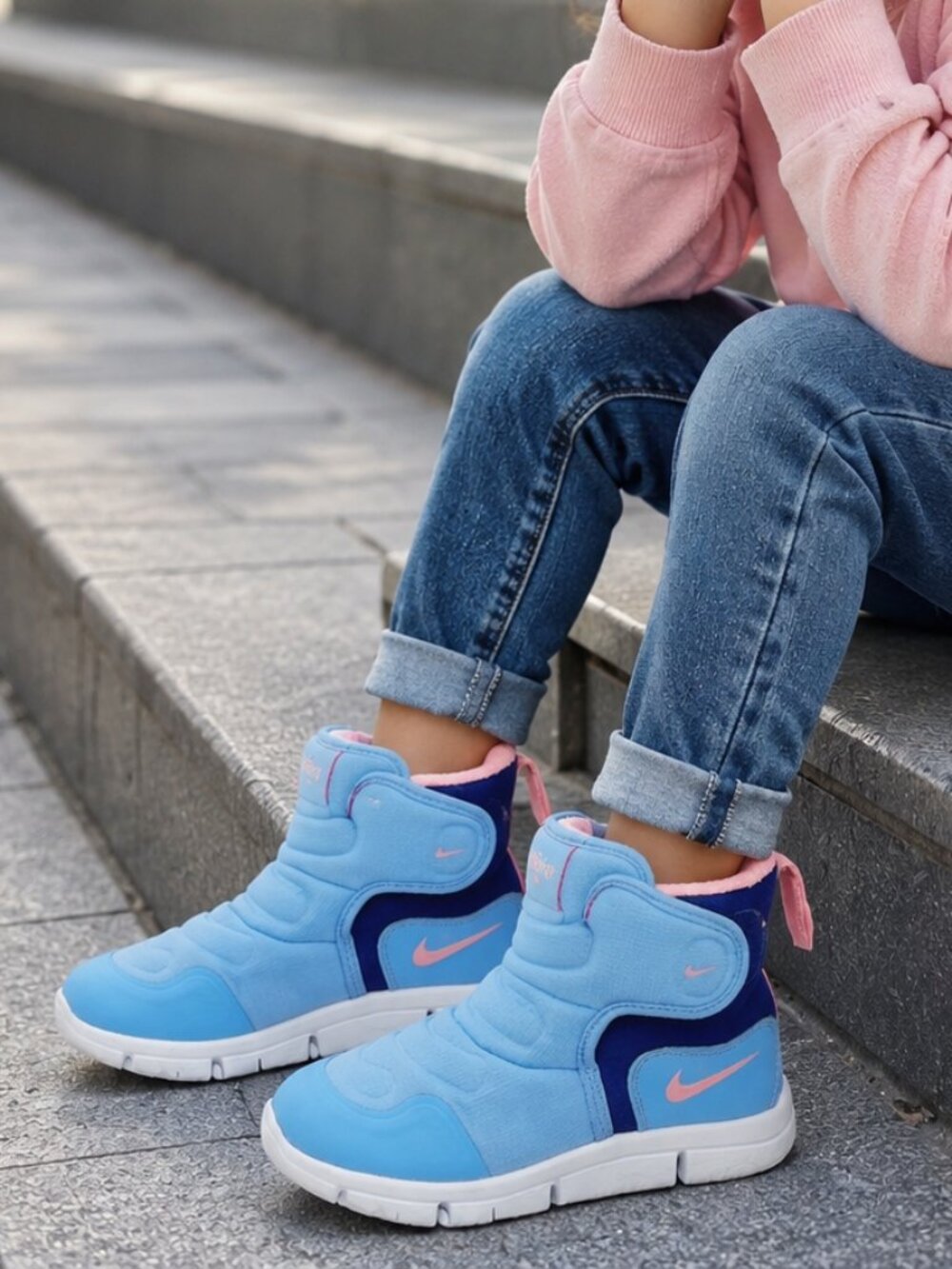 Nike Novice Girls' Light Blue Pink Gaze White Insulated Winter Boots Size 13.5